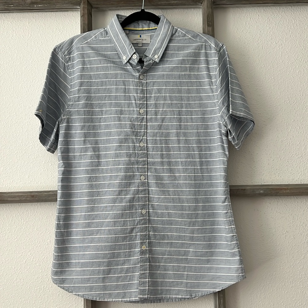 Larsson & Co Men’s short sleeve button down shirt ( Lg )